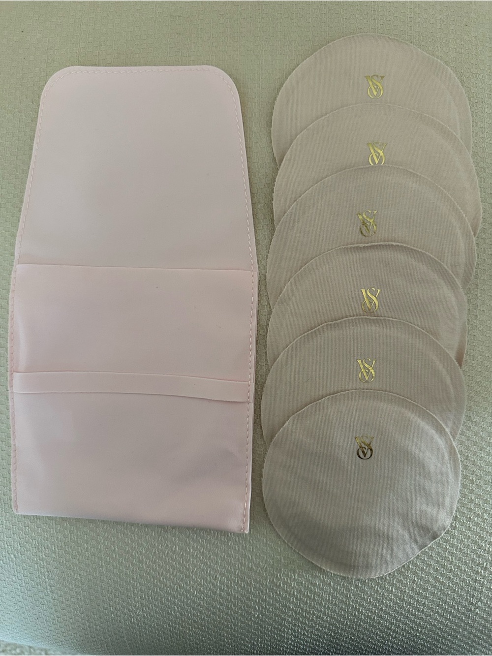 Victoria’s Secret Nursing Pads in Pink Case Machine Washable